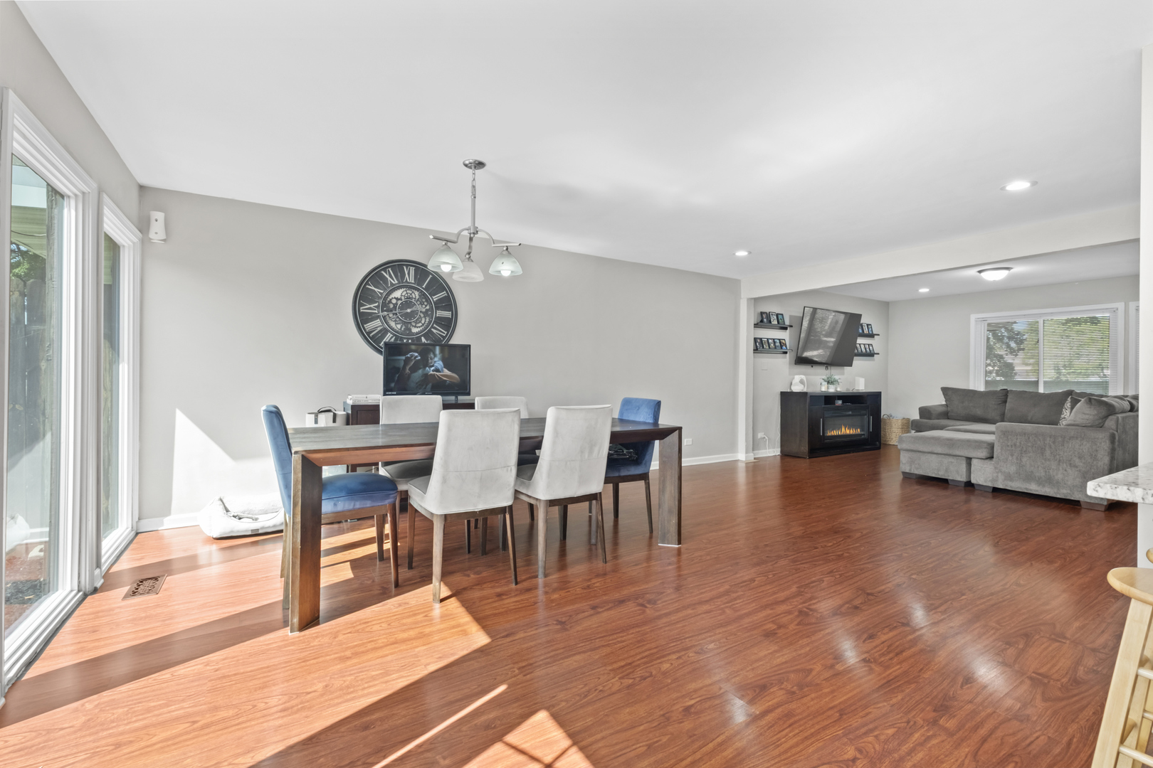 1225 Court C Avenue, Hanover Park, IL 60133