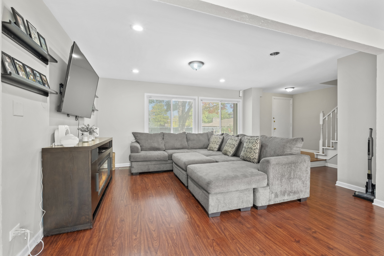 1225 Court C Avenue, Hanover Park, IL 60133