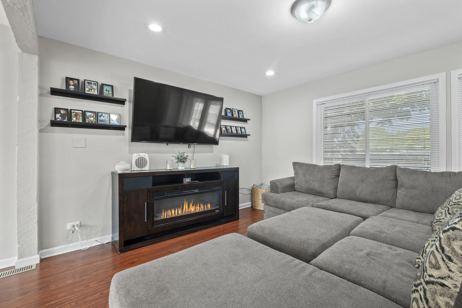 1225 Court C Avenue, Hanover Park, IL 60133