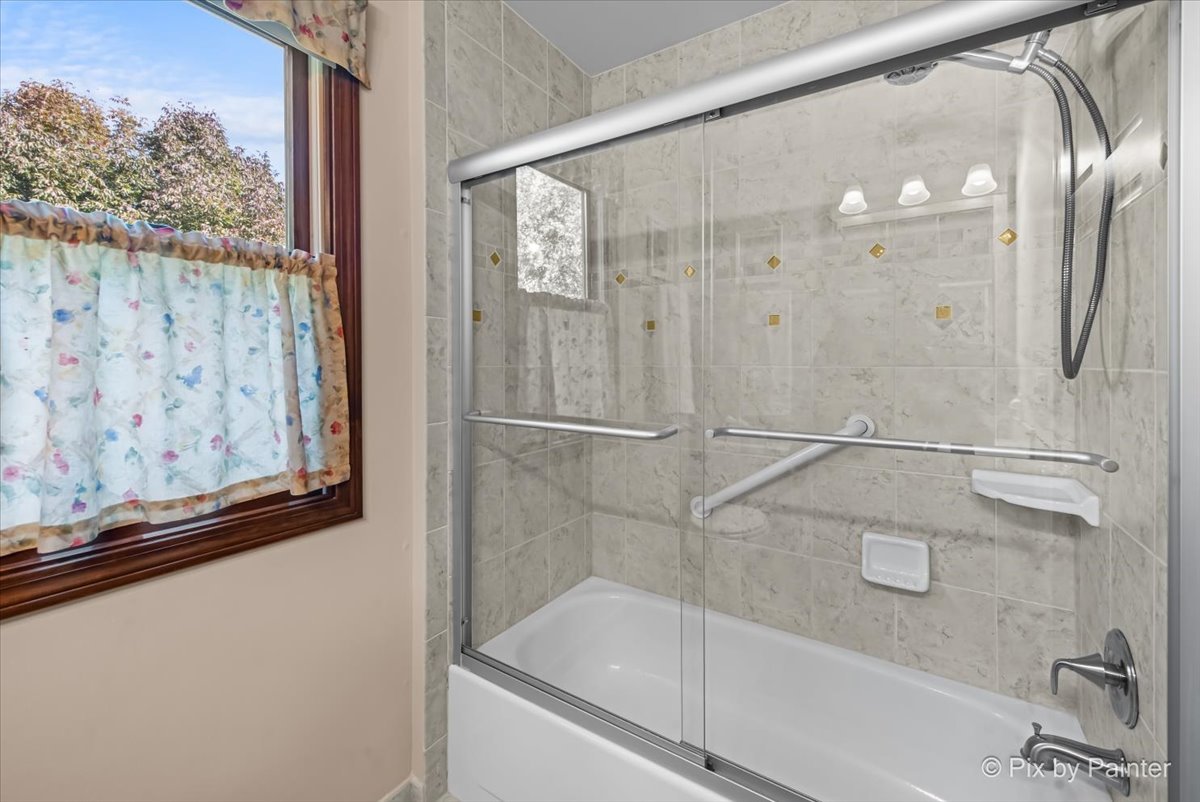 1540 Independence Avenue, St. Charles, IL 60174