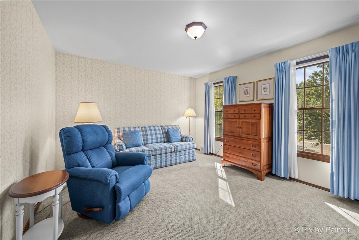 1540 Independence Avenue, St. Charles, IL 60174