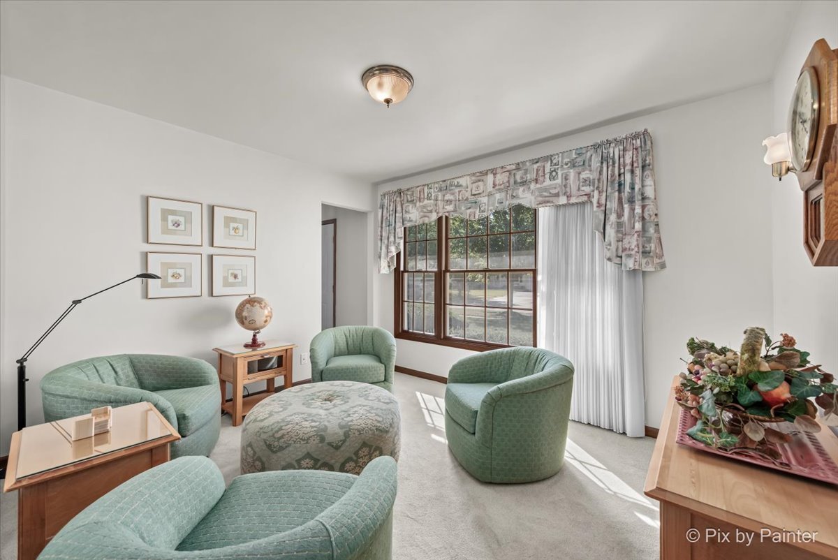 1540 Independence Avenue, St. Charles, IL 60174