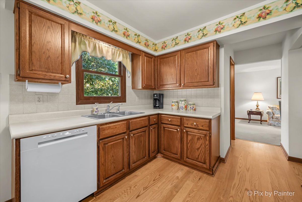 1540 Independence Avenue, St. Charles, IL 60174