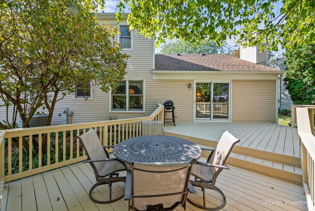 1540 Independence Avenue, St. Charles, IL 60174