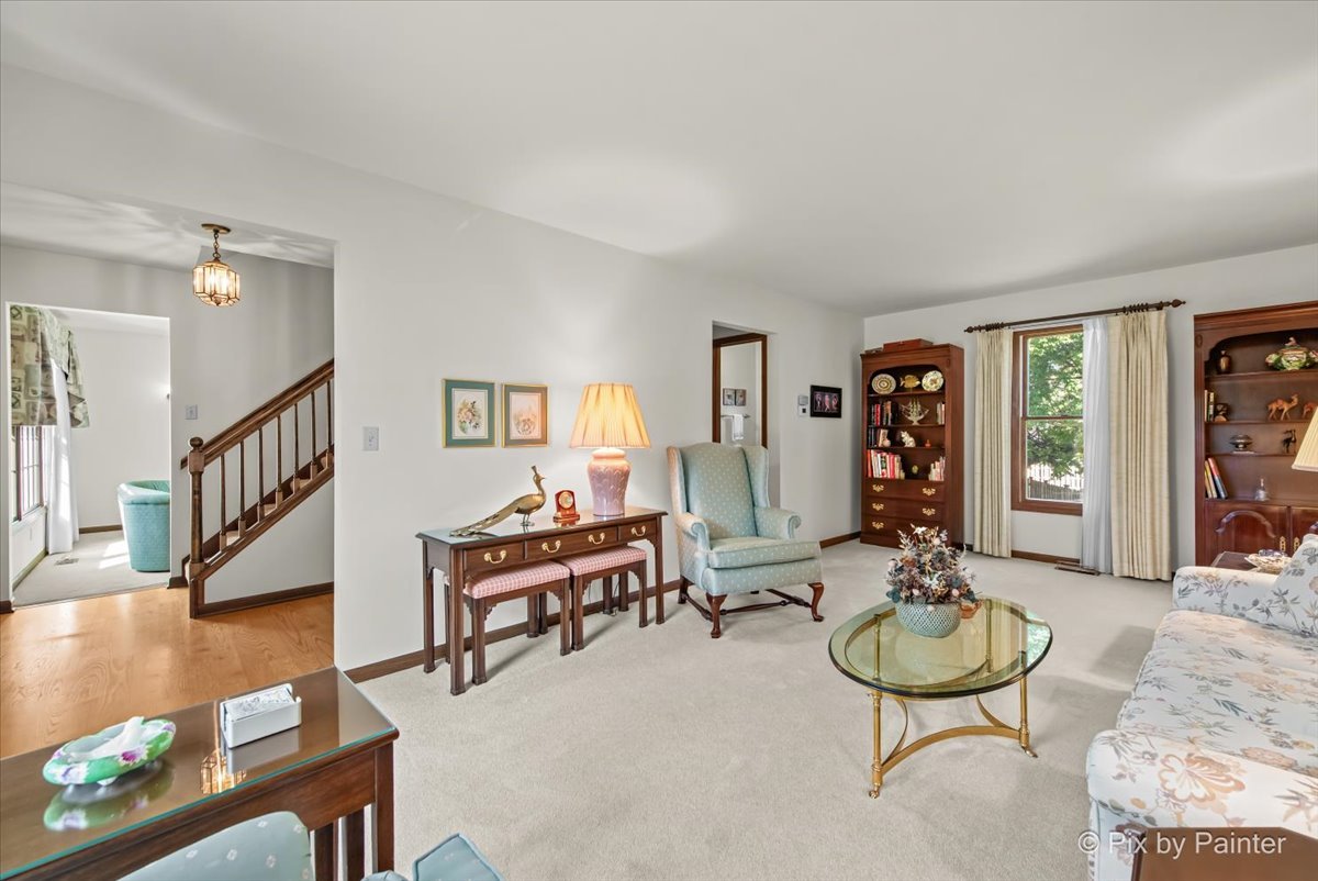 1540 Independence Avenue, St. Charles, IL 60174