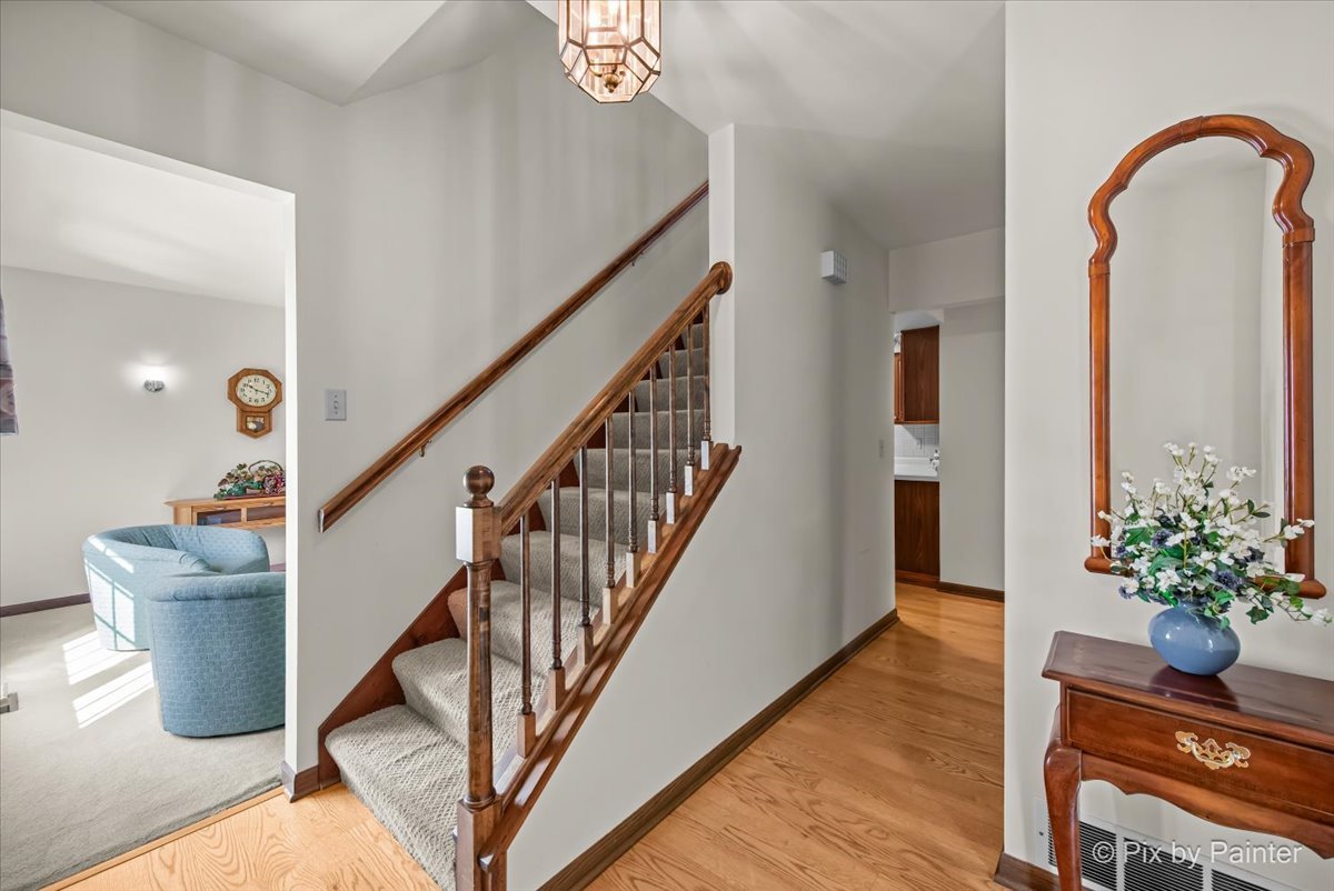 1540 Independence Avenue, St. Charles, IL 60174