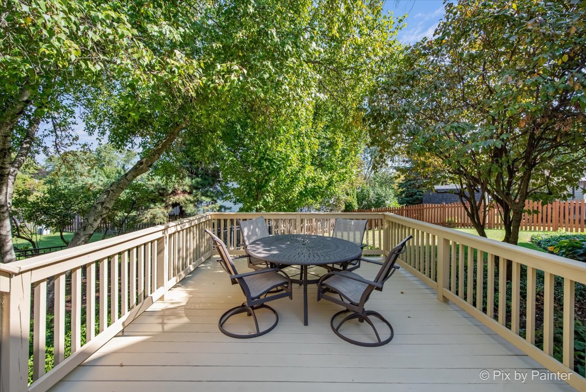 1540 Independence Avenue, St. Charles, IL 60174