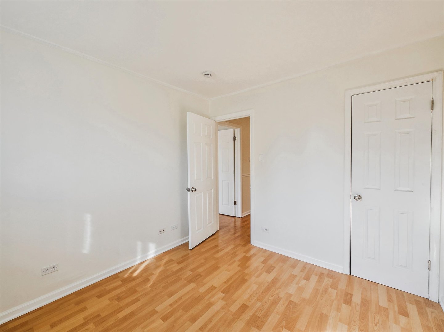 1056 E Villa Drive, Des Plaines, IL 60016