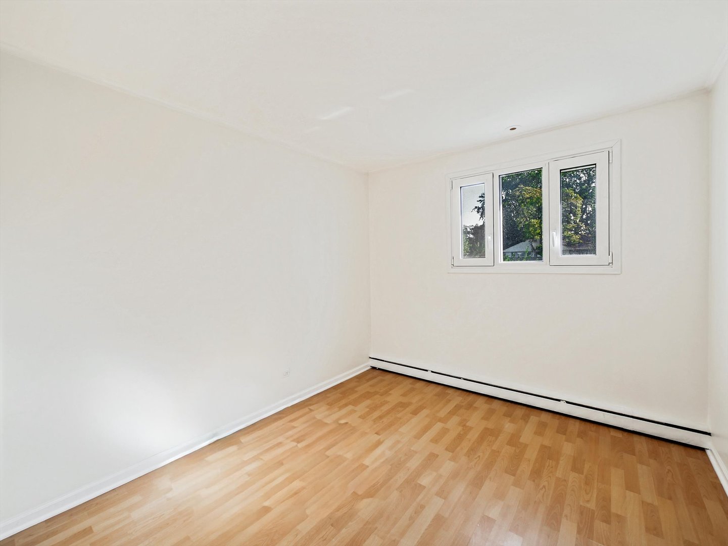 1056 E Villa Drive, Des Plaines, IL 60016