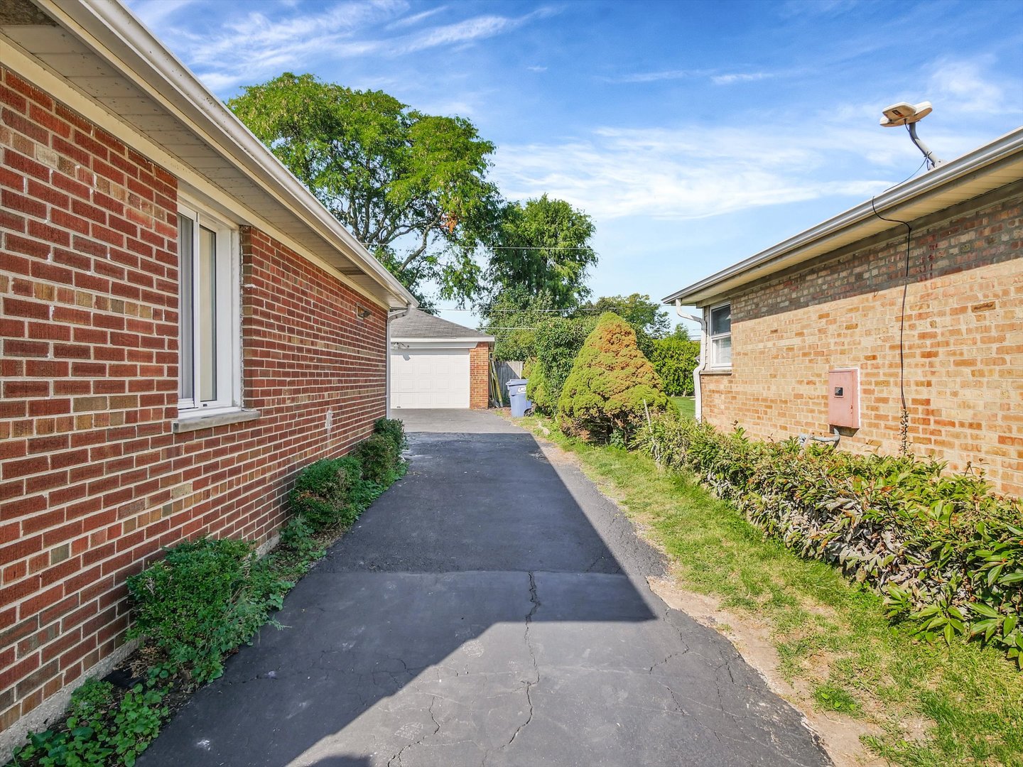 1056 E Villa Drive, Des Plaines, IL 60016