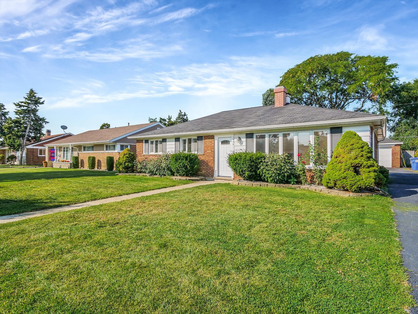 1056 E Villa Drive, Des Plaines, IL 60016