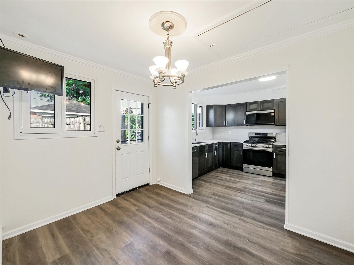 1056 E Villa Drive, Des Plaines, IL 60016