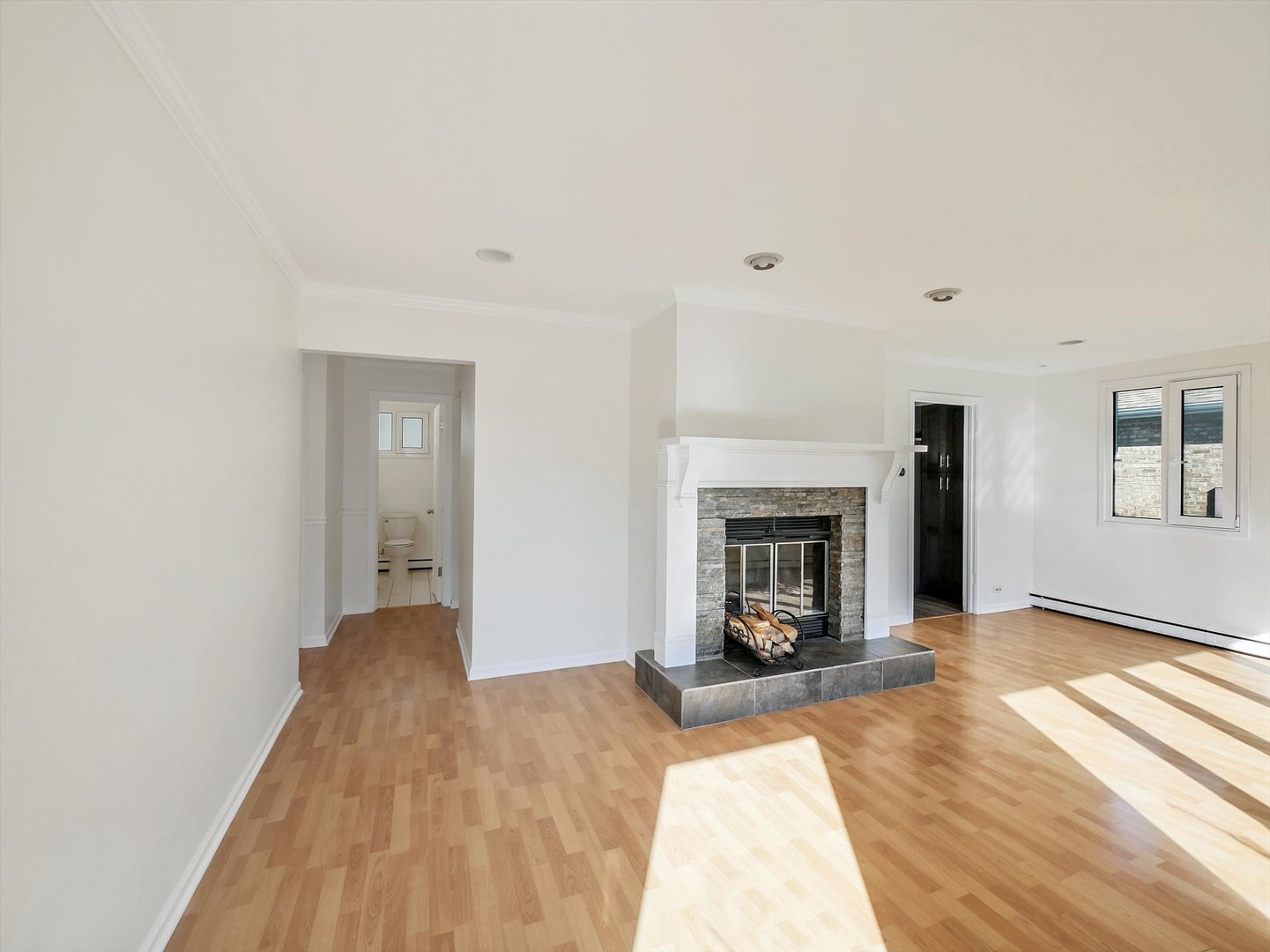 1056 E Villa Drive, Des Plaines, IL 60016