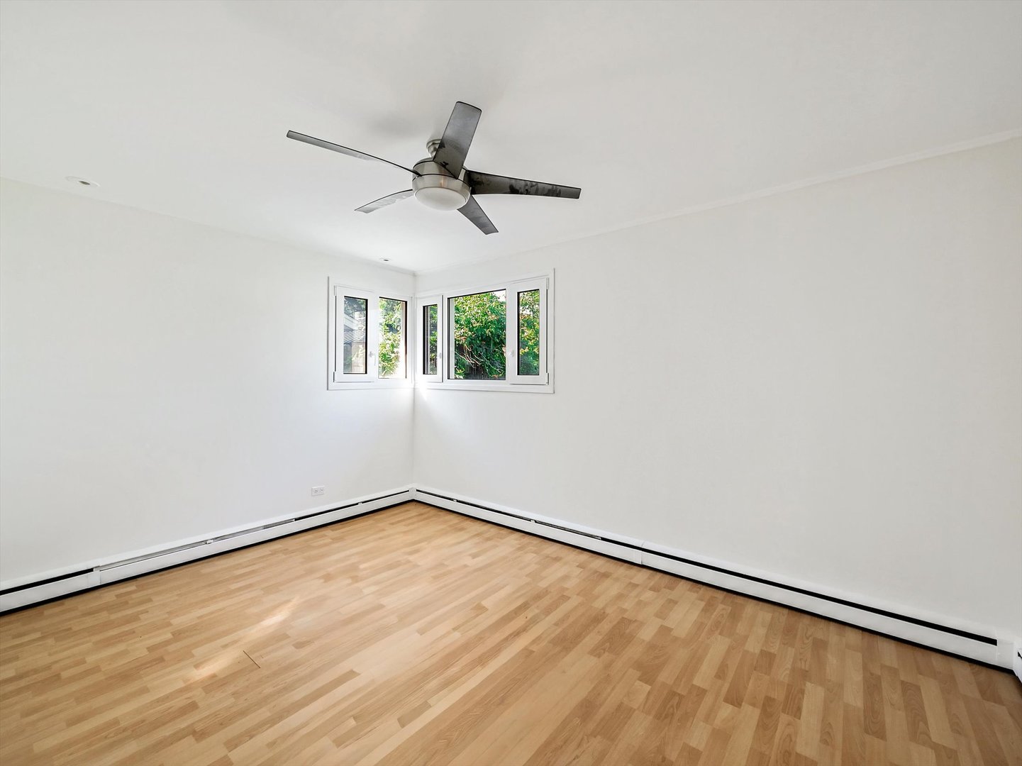 1056 E Villa Drive, Des Plaines, IL 60016