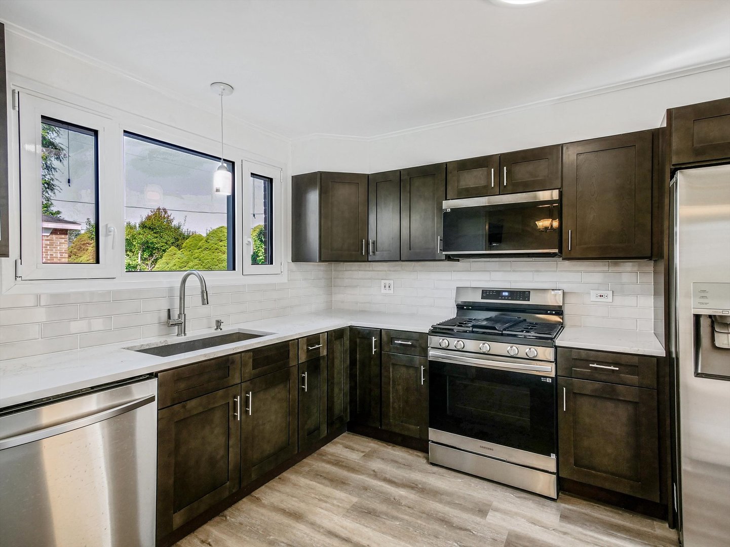 1056 E Villa Drive, Des Plaines, IL 60016