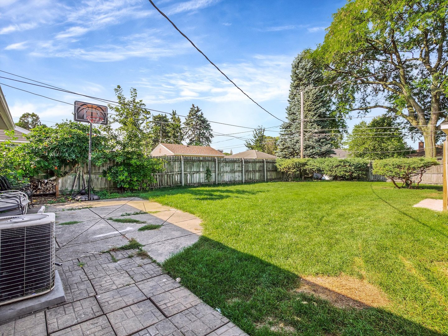 1056 E Villa Drive, Des Plaines, IL 60016