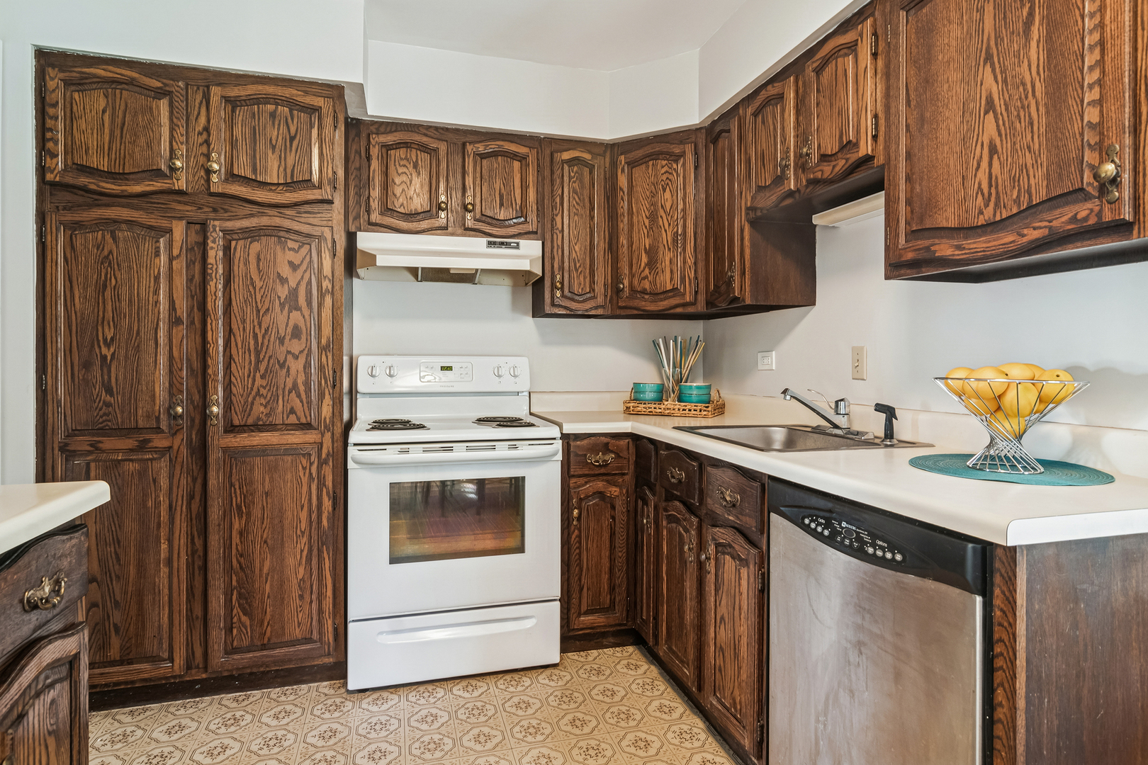 856 E Cooper Drive, Palatine, IL 60074