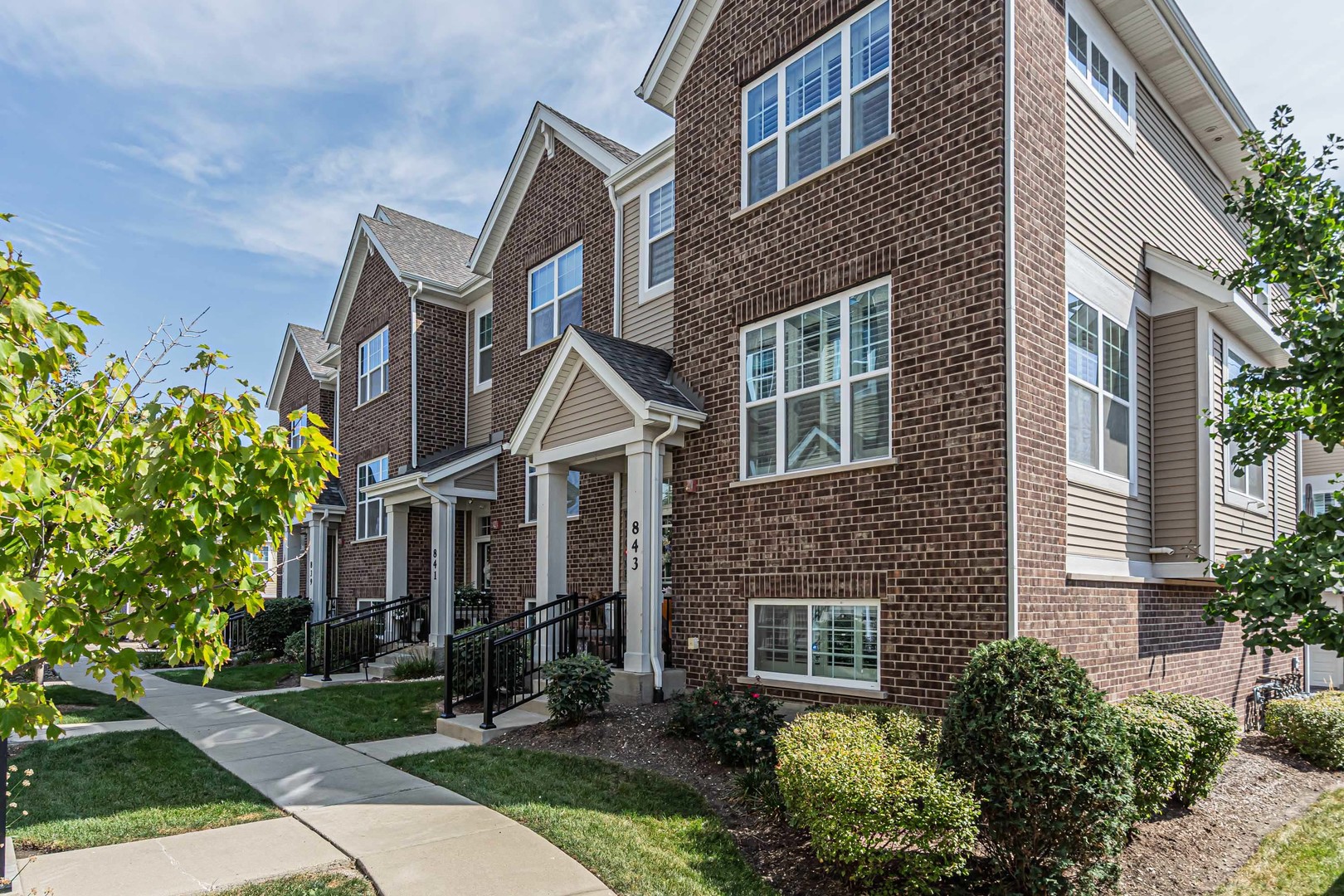 843 Lexington Circle #E, Des Plaines, IL 60016