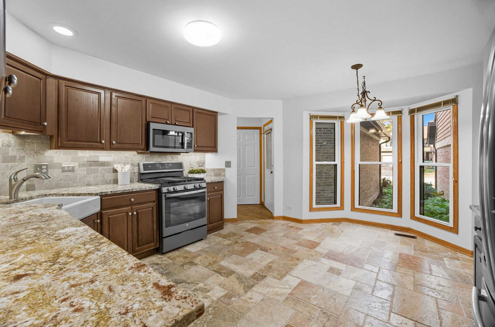 511 Rosebud Drive, Lombard, IL 60148