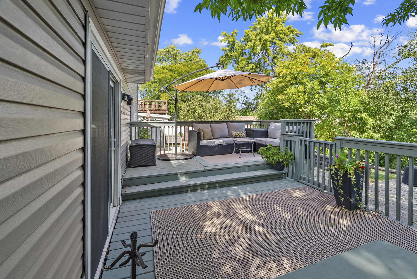 6831 Dove Avenue, Woodridge, IL 60517