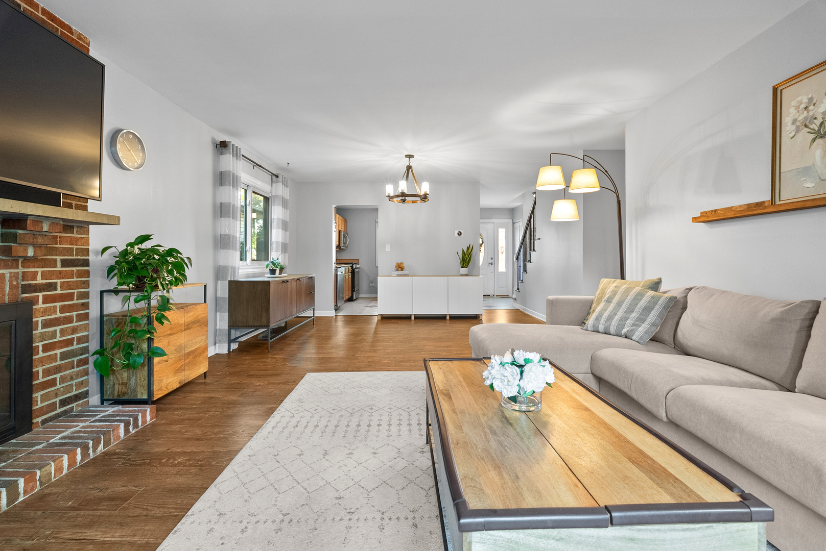 6831 Dove Avenue, Woodridge, IL 60517