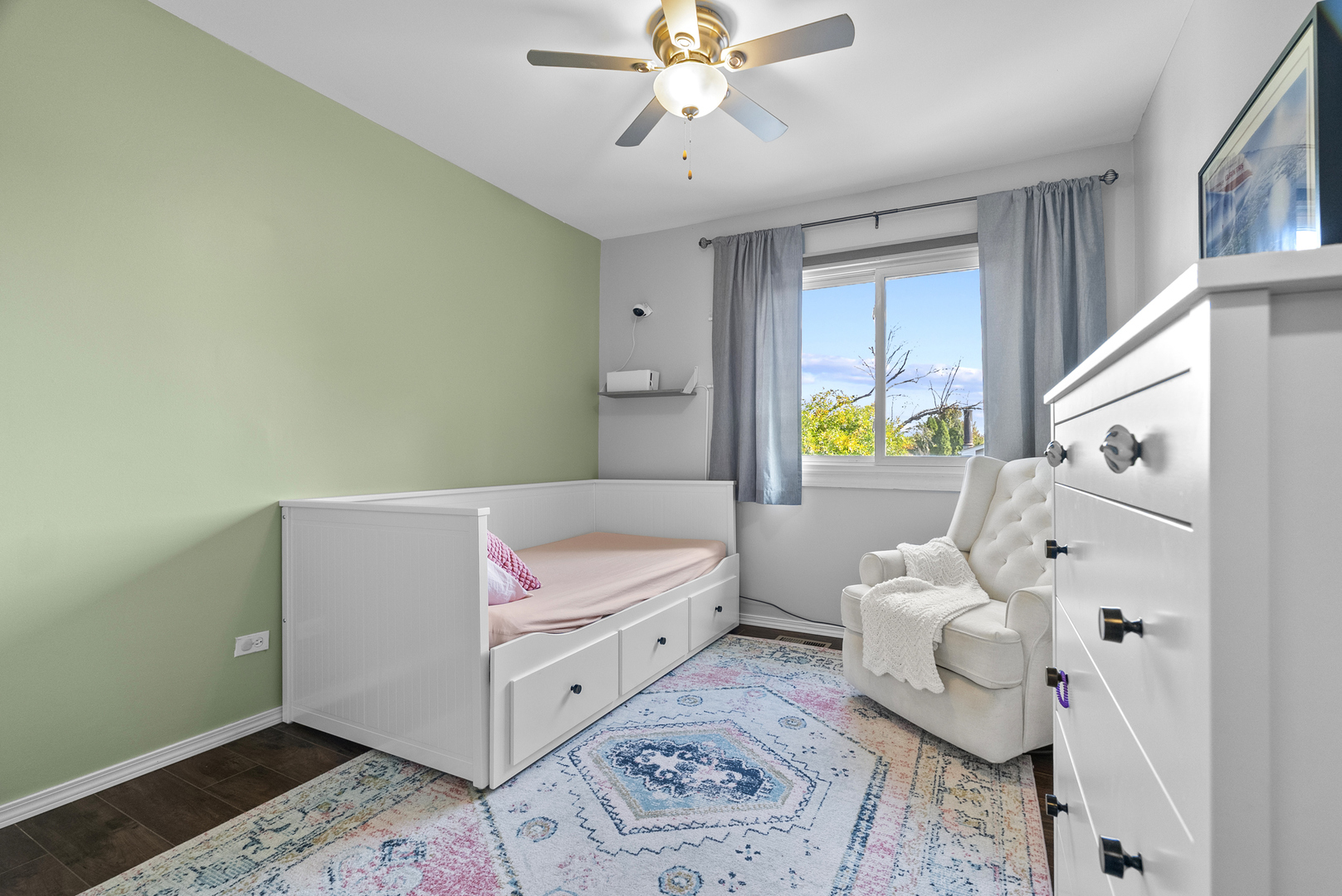 6831 Dove Avenue, Woodridge, IL 60517