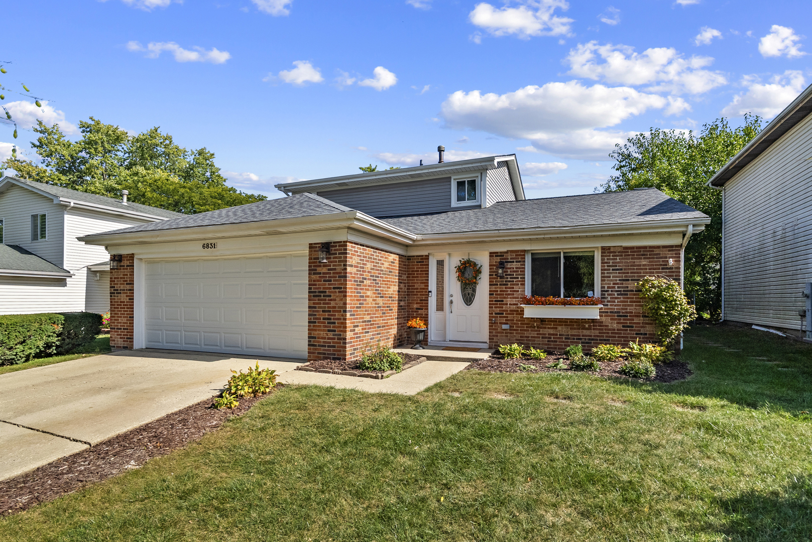 6831 Dove Avenue, Woodridge, IL 60517