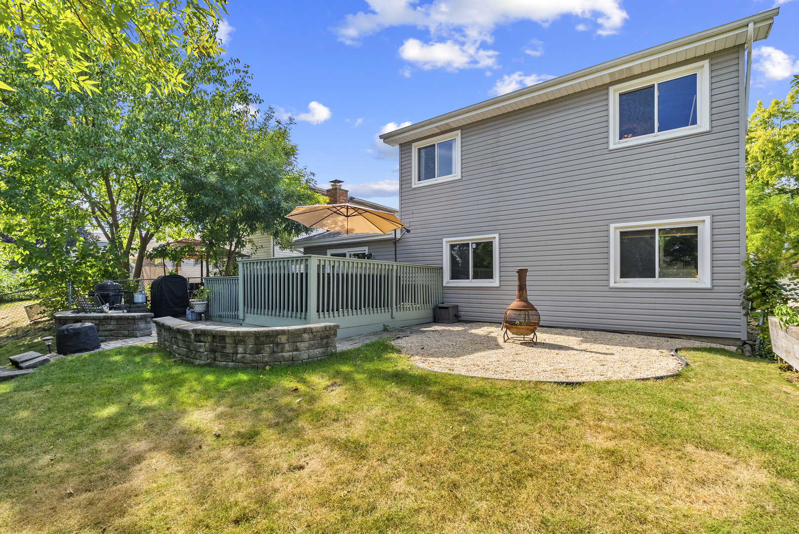 6831 Dove Avenue, Woodridge, IL 60517