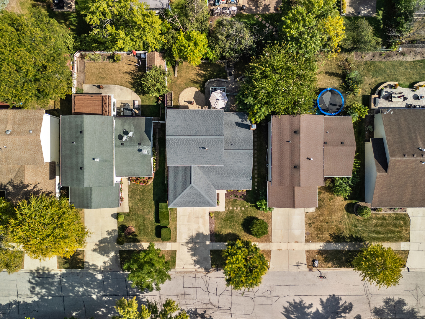 6831 Dove Avenue, Woodridge, IL 60517