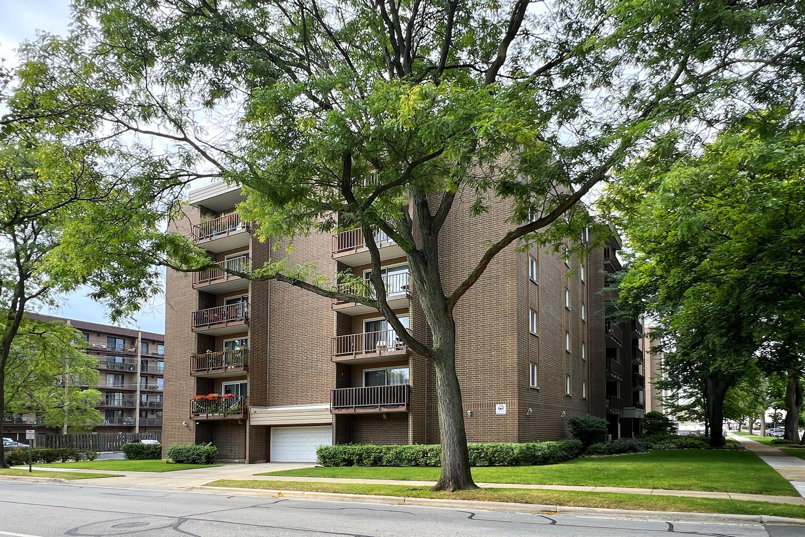 1365 Ashland Avenue #302, Des Plaines, IL 60016