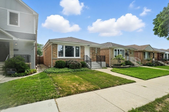 7441 N Oriole Avenue, Chicago, IL 60631