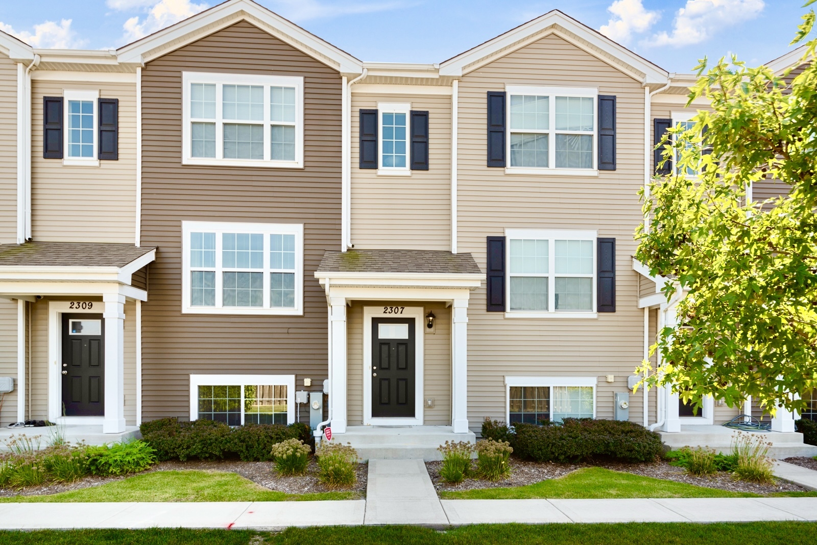 2307 Upland Road, Pingree Grove, IL 60140