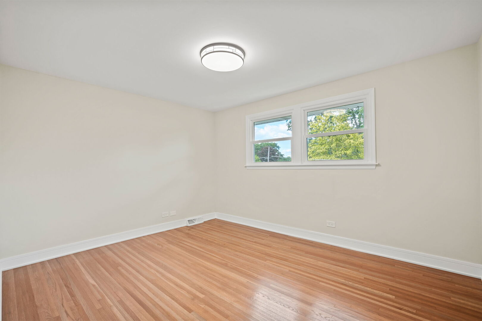 2024 E Wintergreen Avenue, Mount Prospect, IL 60056