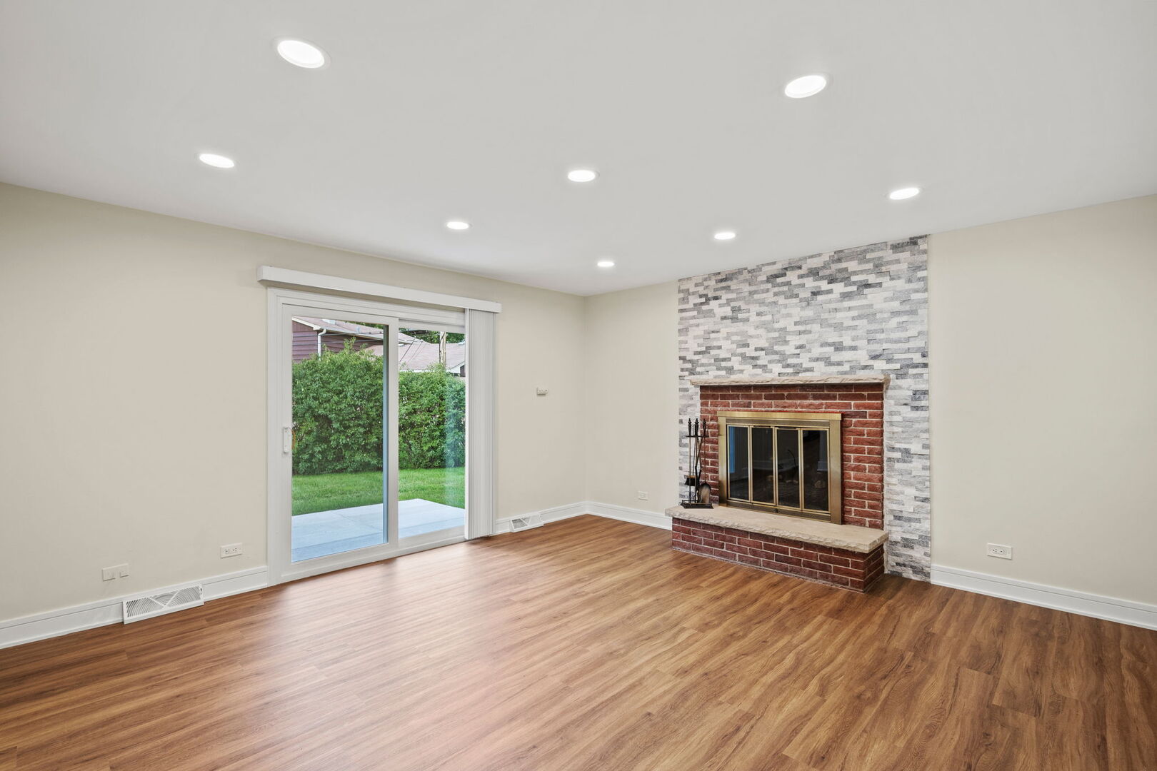 2024 E Wintergreen Avenue, Mount Prospect, IL 60056