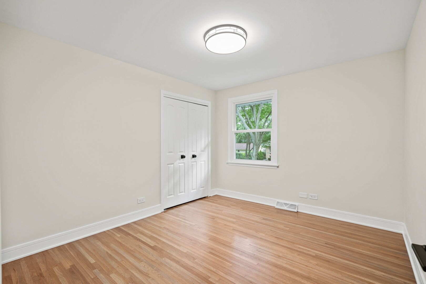 2024 E Wintergreen Avenue, Mount Prospect, IL 60056