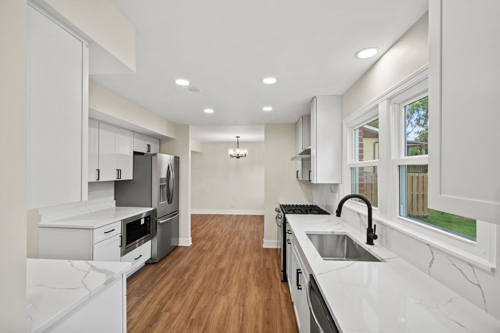 2024 E Wintergreen Avenue, Mount Prospect, IL 60056