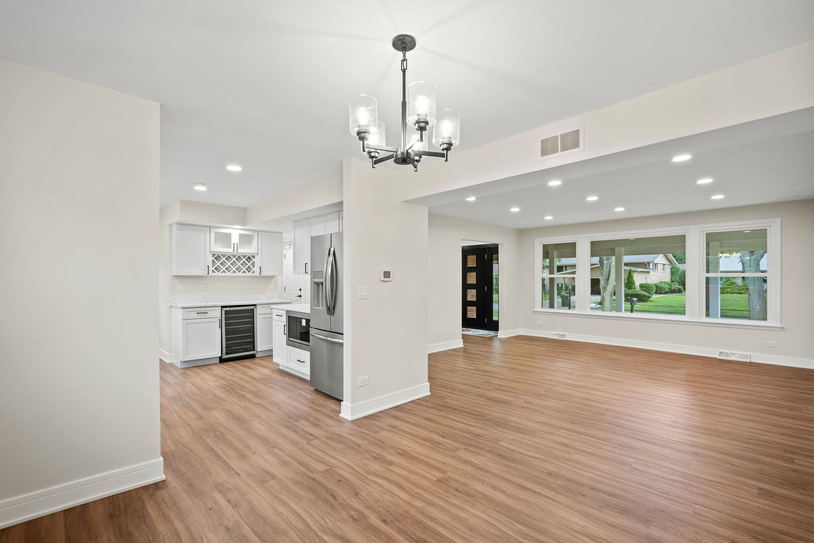 2024 E Wintergreen Avenue, Mount Prospect, IL 60056