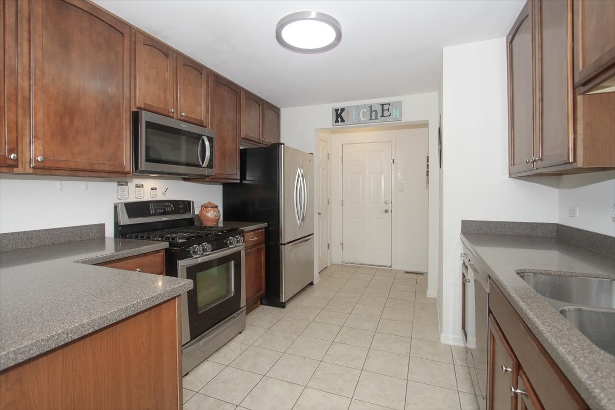 1488 YOSEMITE Circle, Crystal Lake, IL 60014