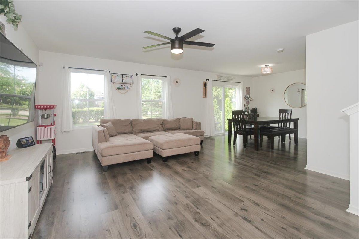 1488 YOSEMITE Circle, Crystal Lake, IL 60014