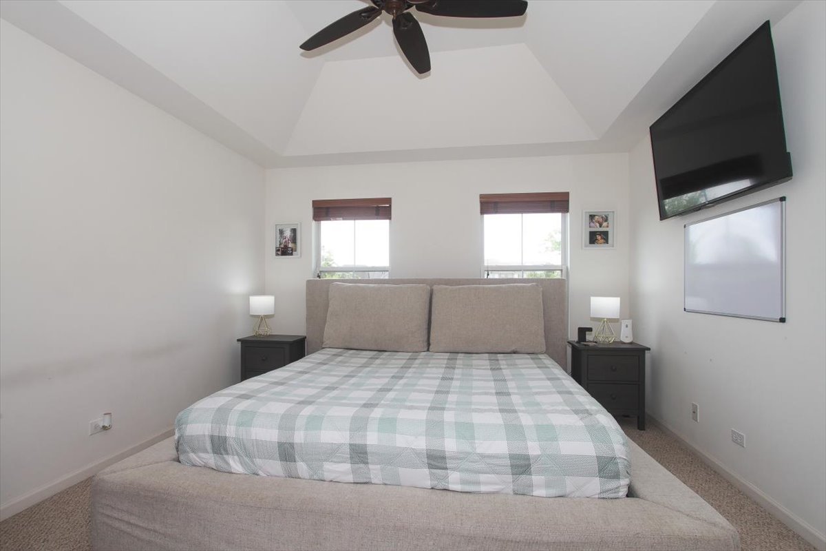 1488 YOSEMITE Circle, Crystal Lake, IL 60014