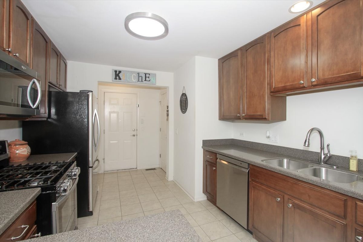 1488 YOSEMITE Circle, Crystal Lake, IL 60014