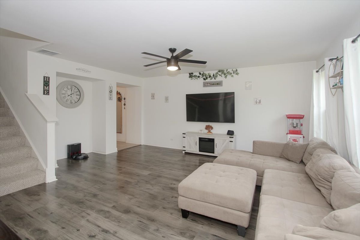 1488 YOSEMITE Circle, Crystal Lake, IL 60014