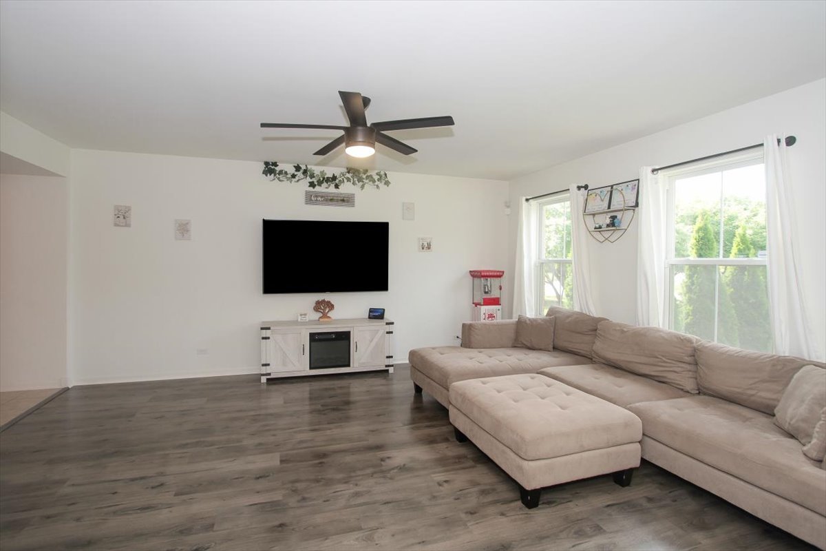 1488 YOSEMITE Circle, Crystal Lake, IL 60014