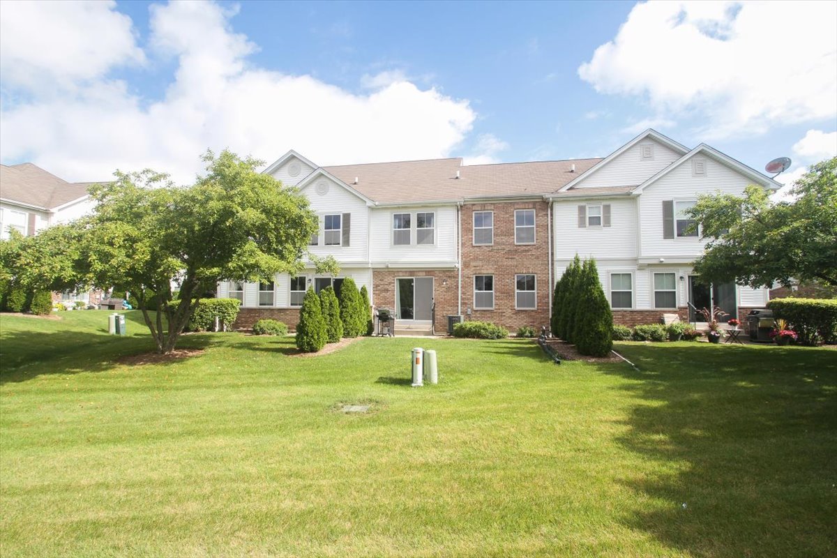 1488 YOSEMITE Circle, Crystal Lake, IL 60014