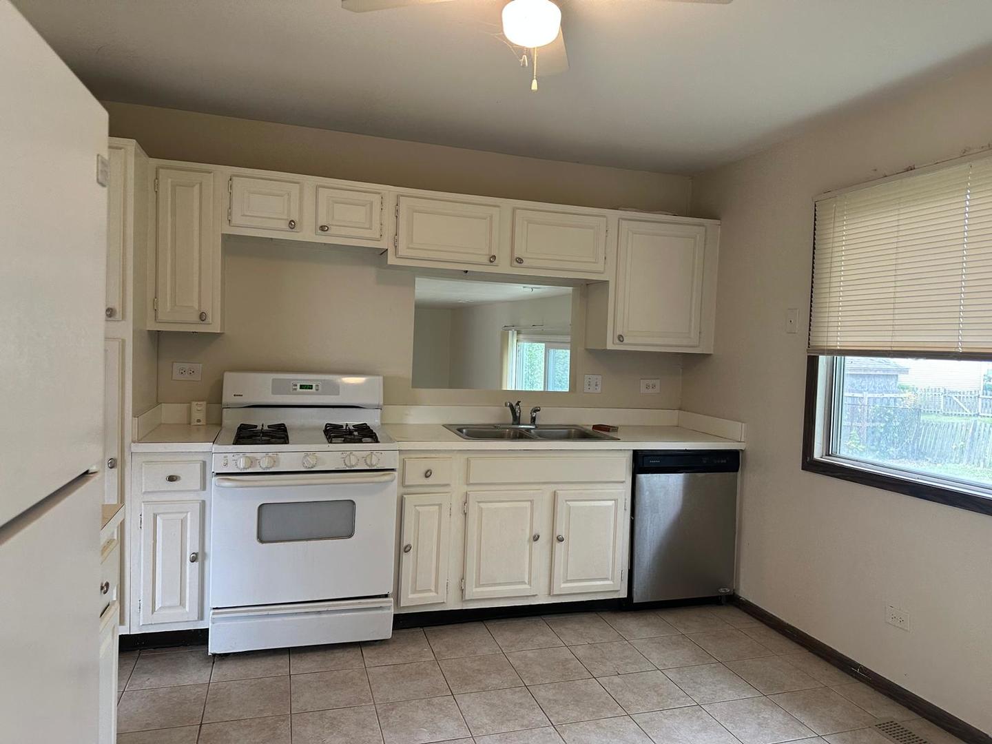 6819 Prairieview Avenue, Woodridge, IL 60517