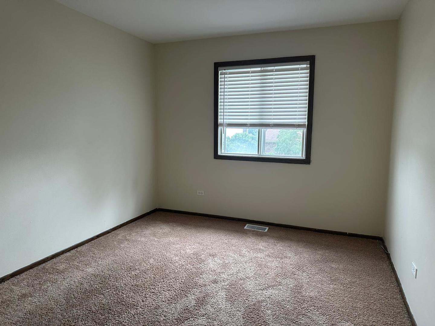 6819 Prairieview Avenue, Woodridge, IL 60517