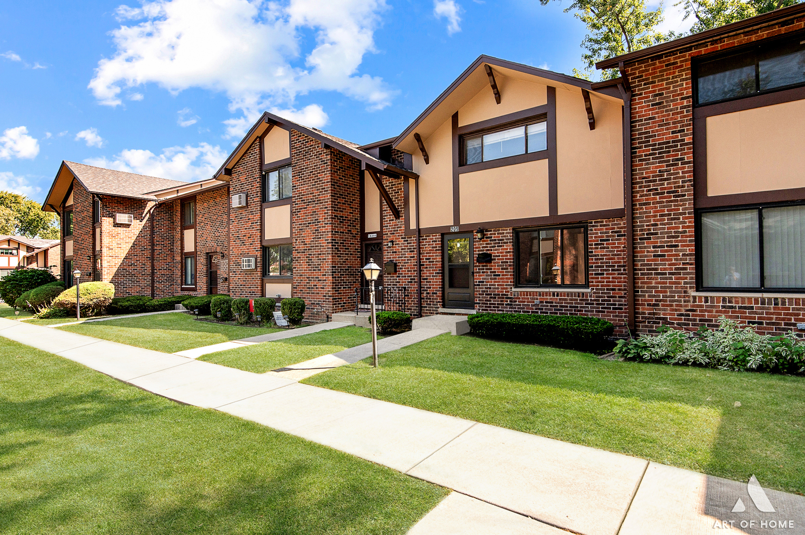 1S209 Stratford Lane, Villa Park, IL 60181