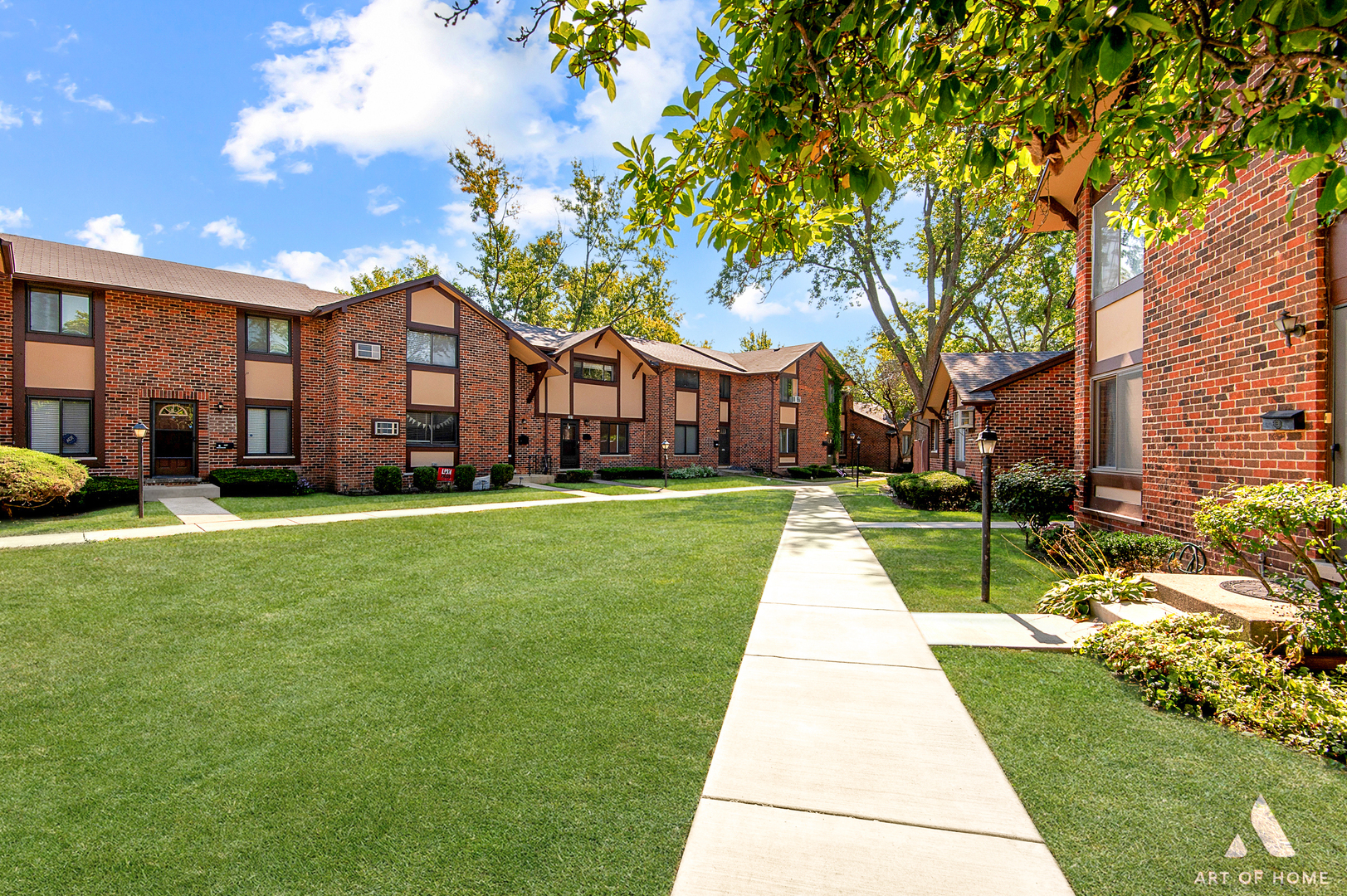 1S209 Stratford Lane, Villa Park, IL 60181