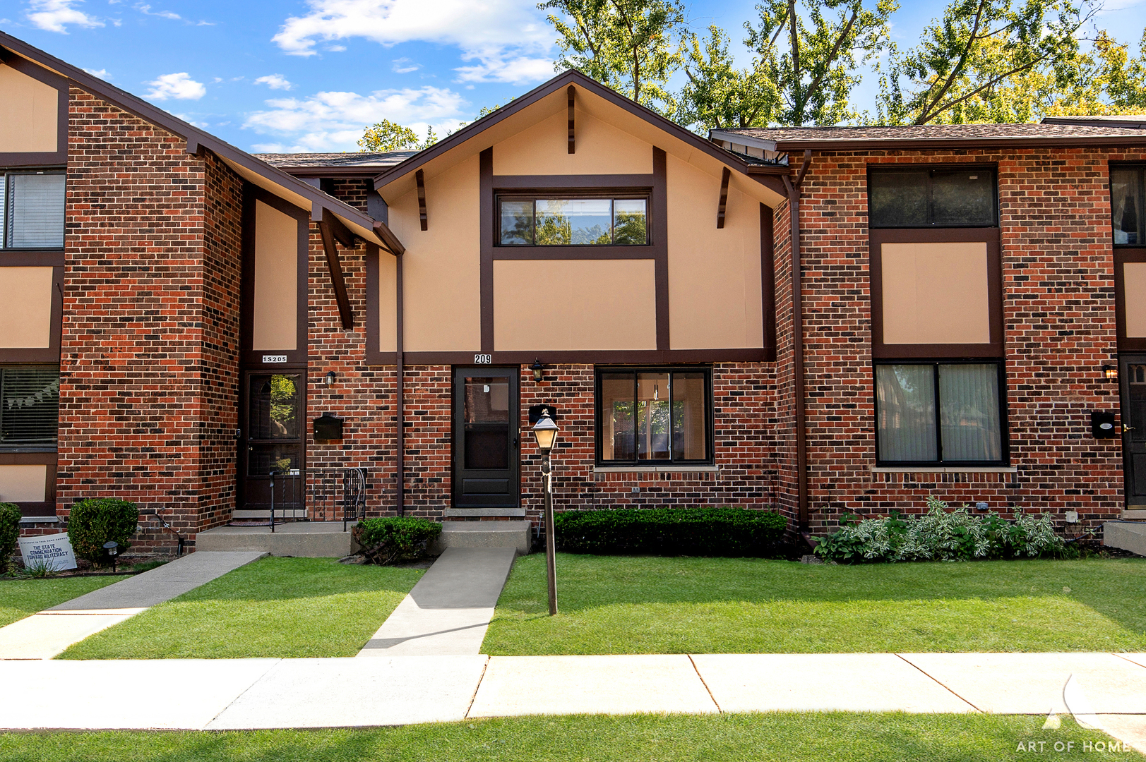 1S209 Stratford Lane, Villa Park, IL 60181