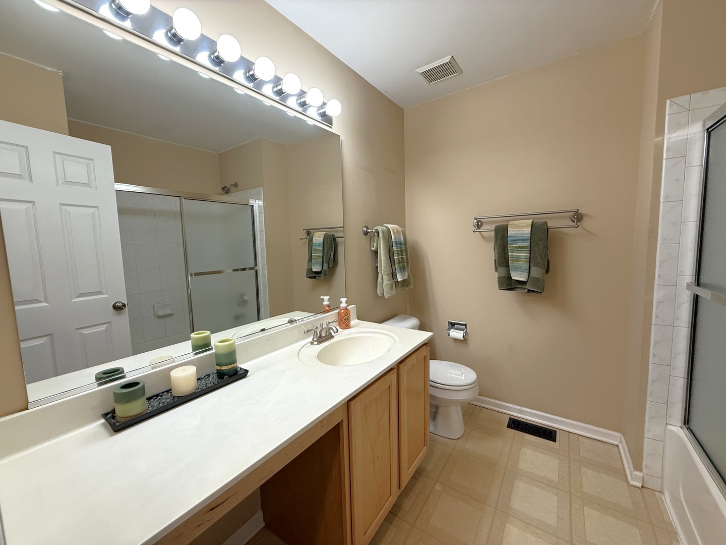 841 Genesee Drive, Naperville, IL 60563